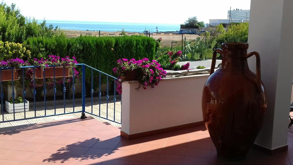 La Caletta Bed And Breakfast Torre Santa Sabina Exteriör bild